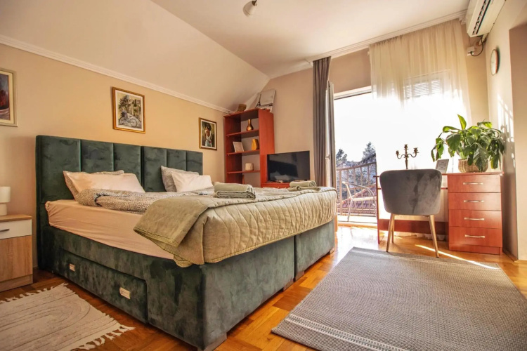 Garden Apartment 2