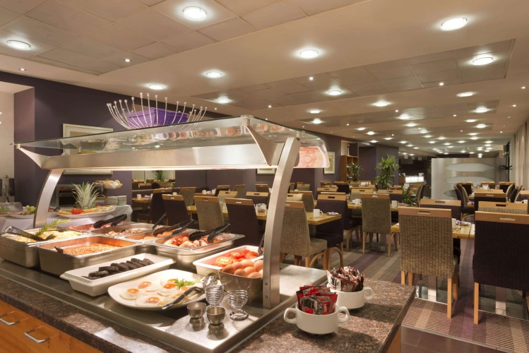 Ramada Plaza by Wyndham Wrexham photo 11