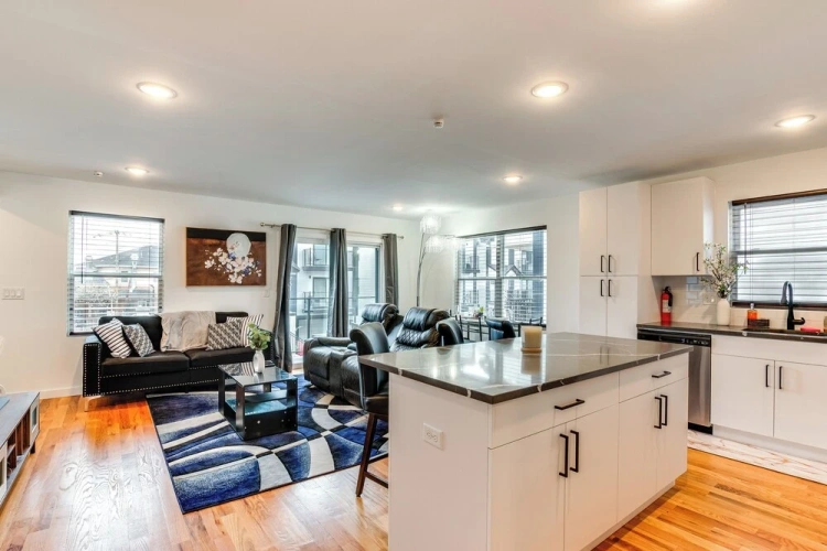 3 Bedrooms Apartment