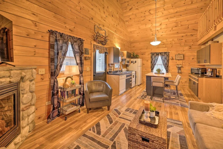 Charming Log Cabin at Double JJ Ranch Resort!