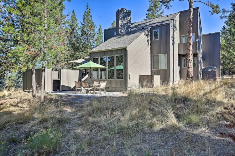Hot Tub + Deck: Large Sunriver Home Near Skiing