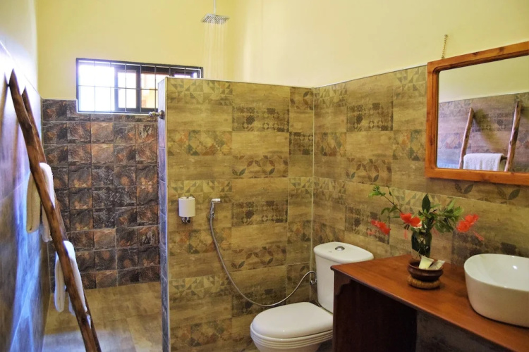 Chanya Lodge.