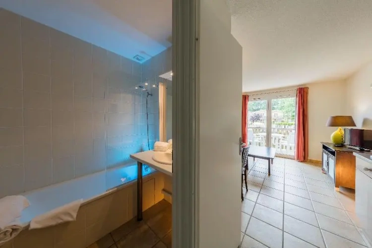 1 Bedroom Quadruple Apartment with balcony