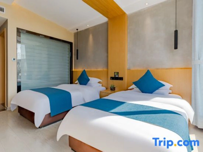 Standard Twin room with garden view
