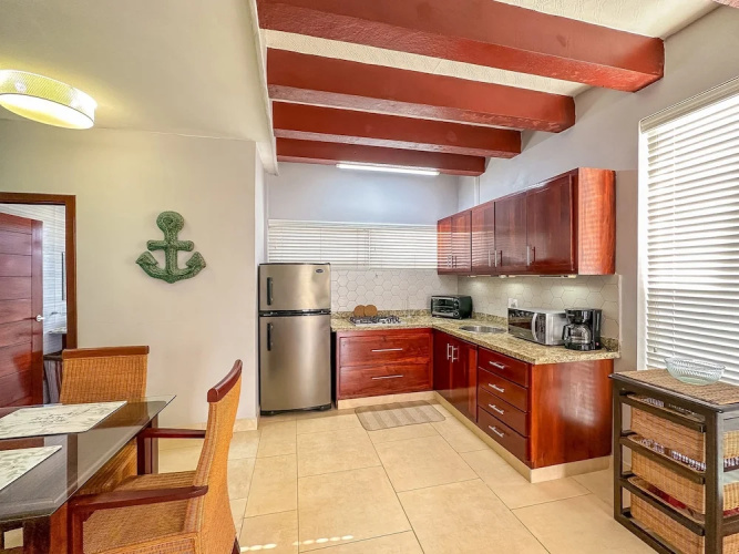Gorgeous 1 BR PH Apartment w Jacuzzi