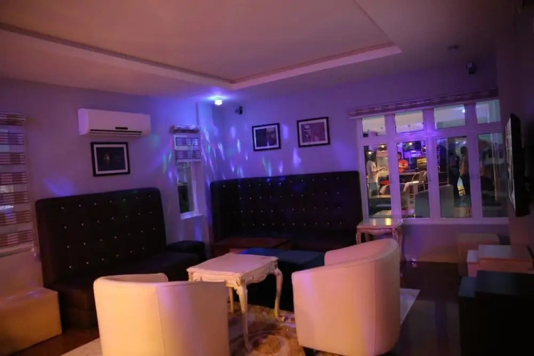 2 Bedrooms Luxury Apartment