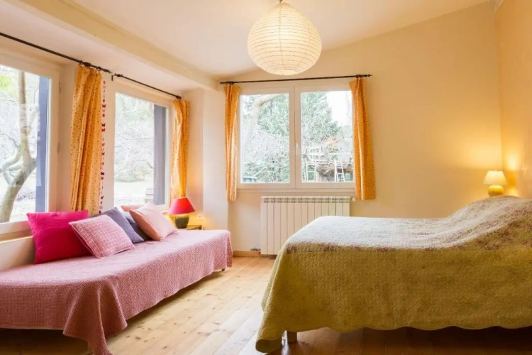 5 Bedrooms Cottage