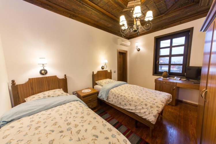 Standard Twin room with city view