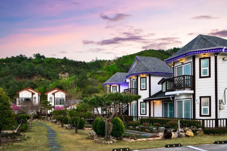 Samcheok Deulkkot Pension