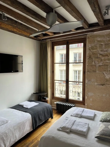 Standard Triple room with city view