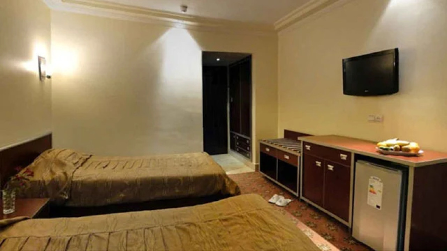 Hotel Piroozy