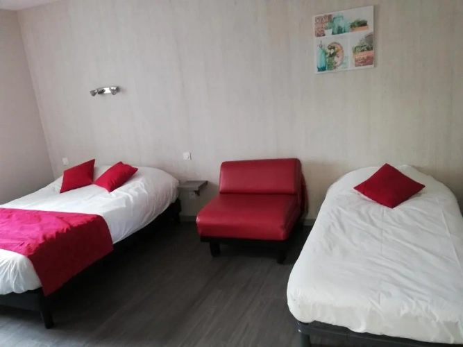 Standard Triple room