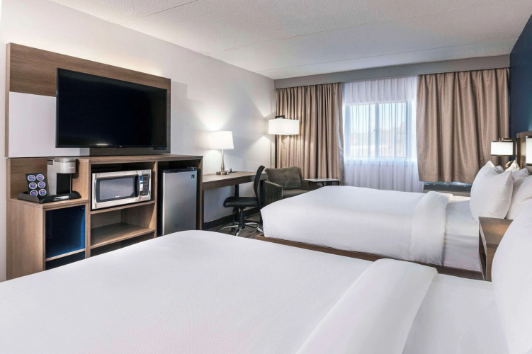 Comfort Suites Kingston Central photo 7