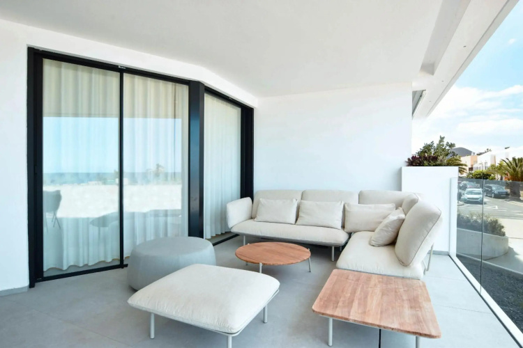 Infinity 0-3 LUXE PARTIAL SEA VIEW 2B