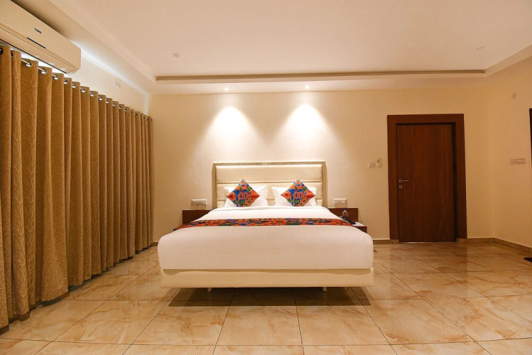 Fabhotel High Rise