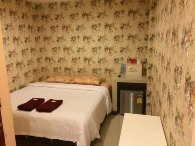 Super 8 Boutique