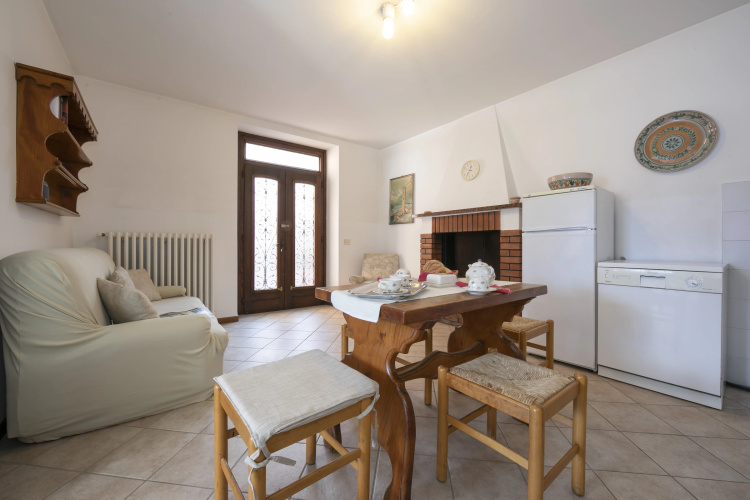 Casa Fronte Isola