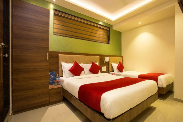 OYO 7154 Hotel Highland Residency