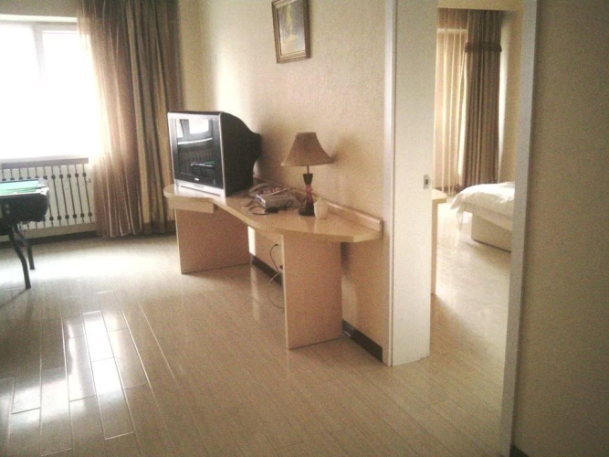Super 9 Business Hotel
