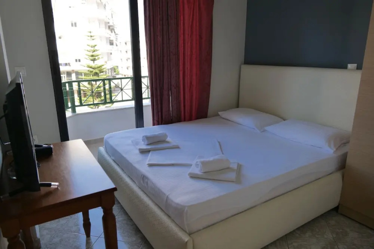 Privé City Hotel