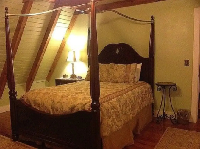 Plantation Oaks Inn