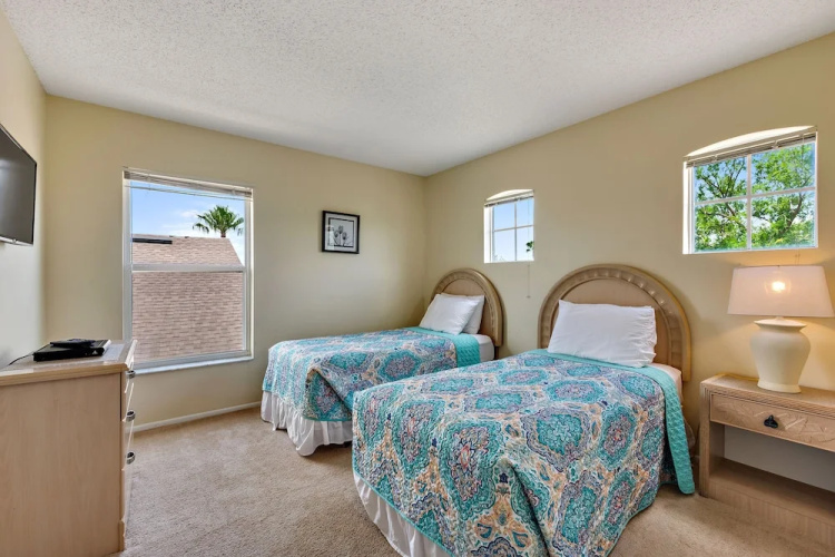2 Suites, 1 King, 5 Beds: Pool. Games Room #810