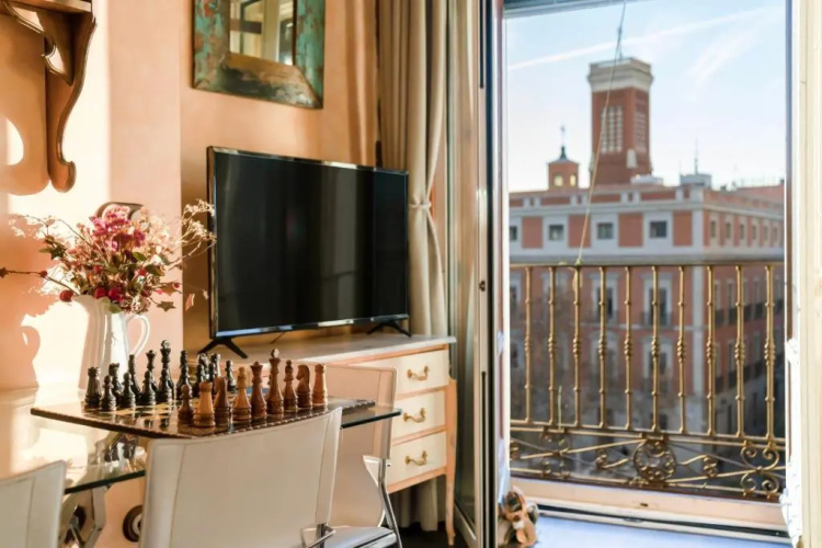 1851: Exceptional 19th century studio in Madrid