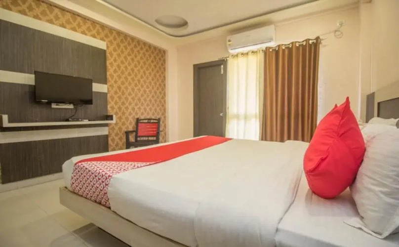 Hotel Debrani International