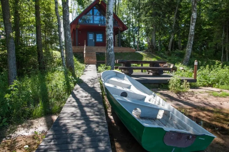 Cottage with lake view