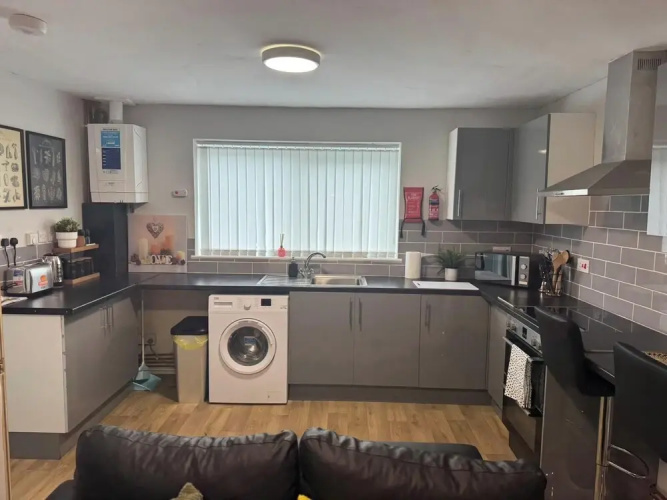 4 Bed Apartment in Warwick