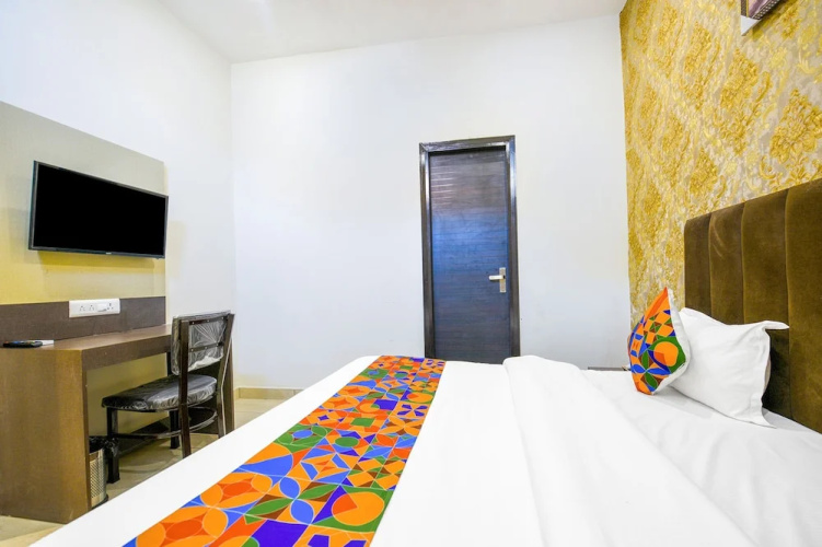 Fabhotel Royal Regency I