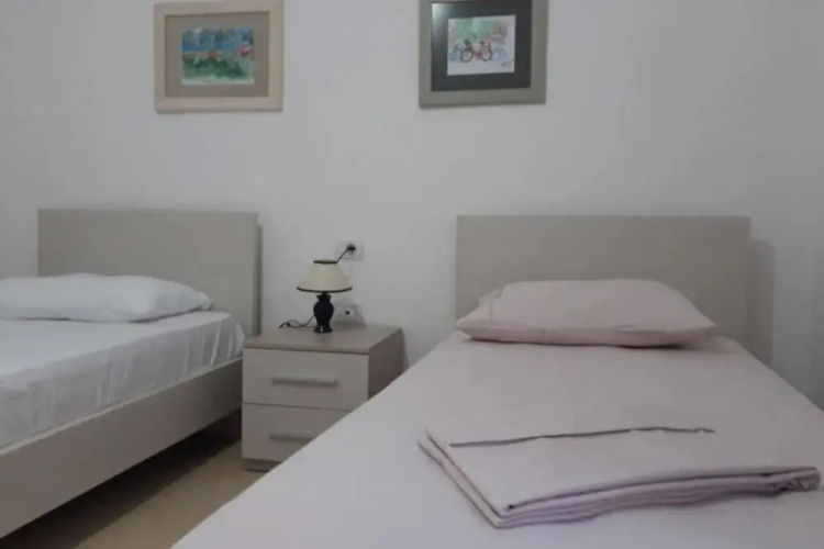 2 Bed Apt Sleeps 6 -balcony - 5-mins From Seaside