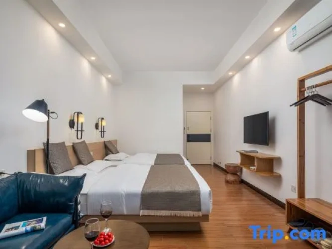 Standard Twin Family room with balcony