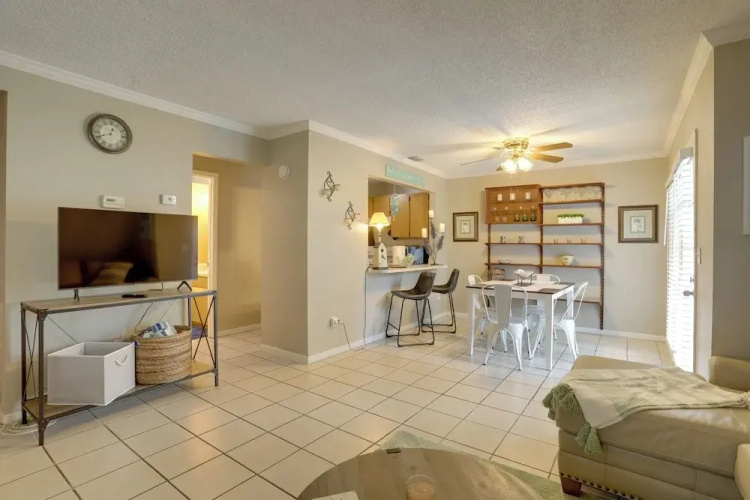 Seminole Townhome: Easy Access to Beaches!