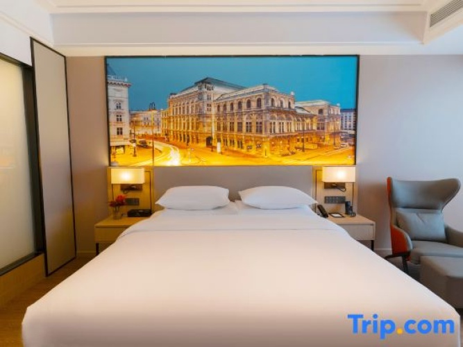 Standard Double room with city view
