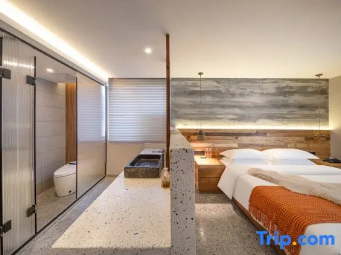 2 Bedrooms Suite