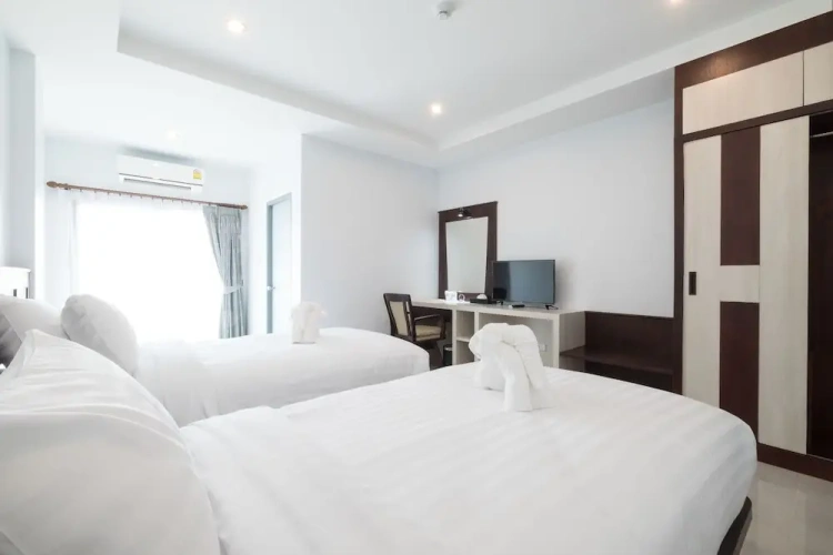 Standard Twin room with balcony