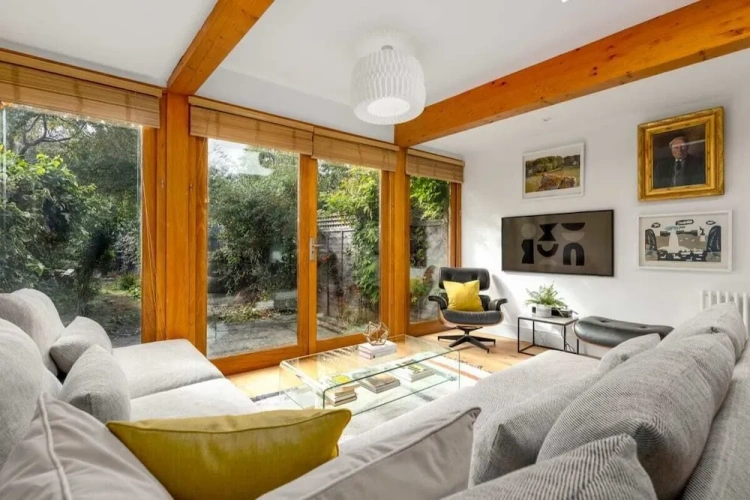 3 Bedrooms Cottage
