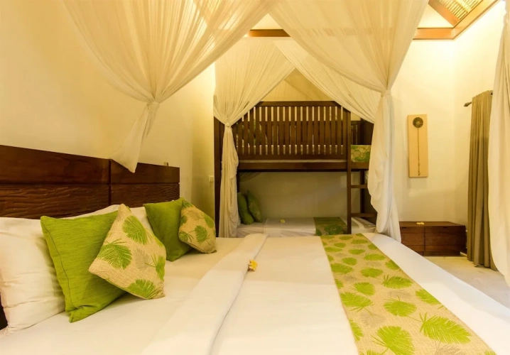 3 Bedrooms Villa