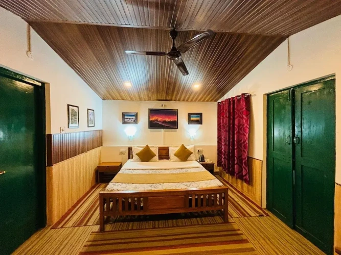 Deluxe Double room with land view