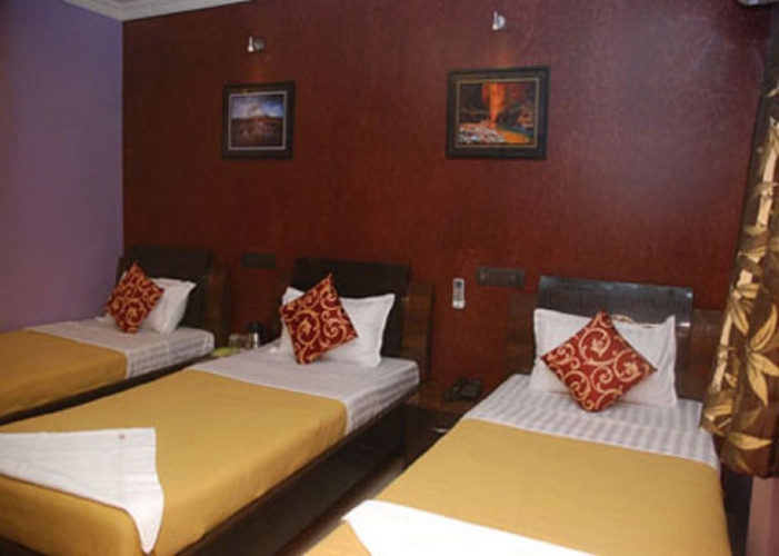 Standard Triple room