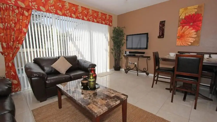Deluxe 3 Bed 3 Bath Home Windsor Hill