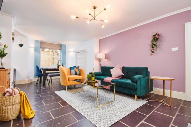 2 Bedrooms Apartment