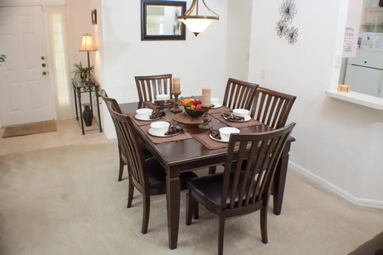 Andy's Westridge 4 Bedroom Home by Redawning