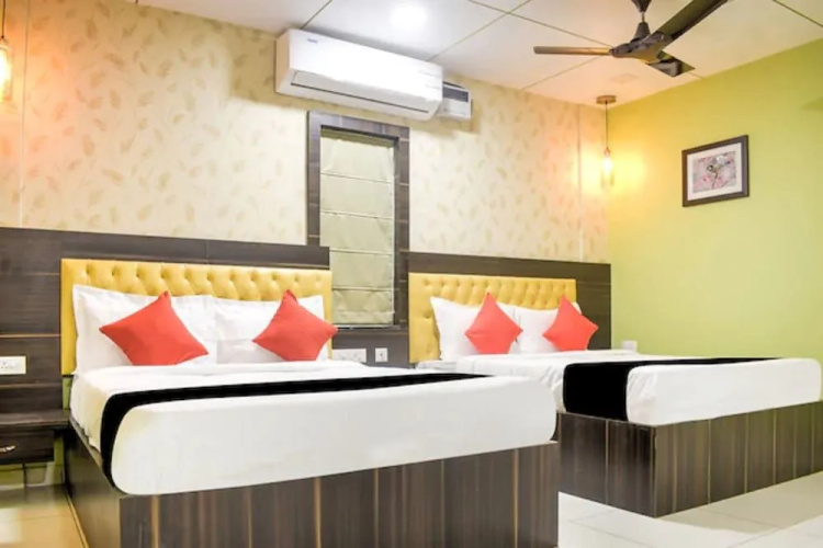 Goroomgo Royal Crown Puri