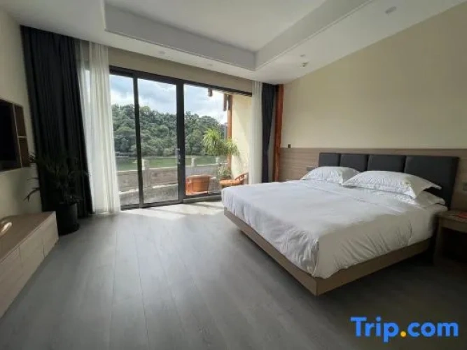 Deluxe Double room with lake view