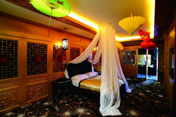 Luxurious Romantic Hotel