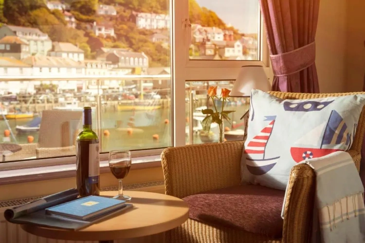 Standard Twin room with harbour view