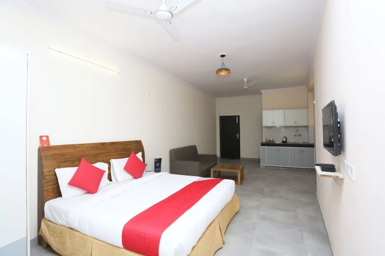 Oyo 28670 Hotel Dev Palace