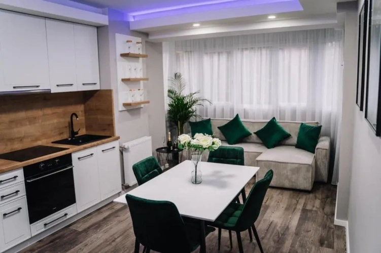 2 Bedrooms Apartment
